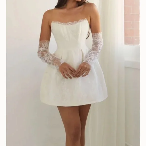Chic Strapless White Lace Dress - Picture 1 of 4